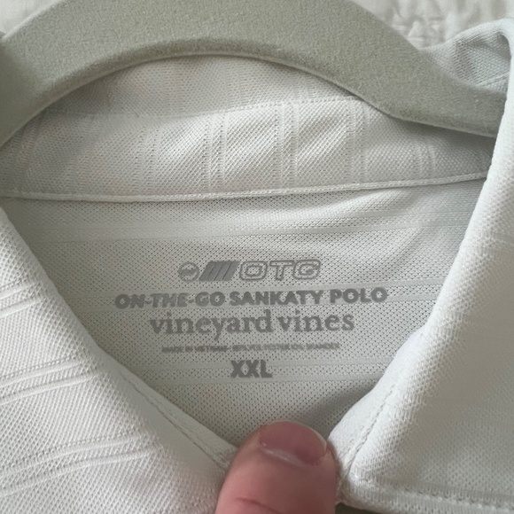 Vineyard Vines - 2 shirts included - Picture 3 of 5